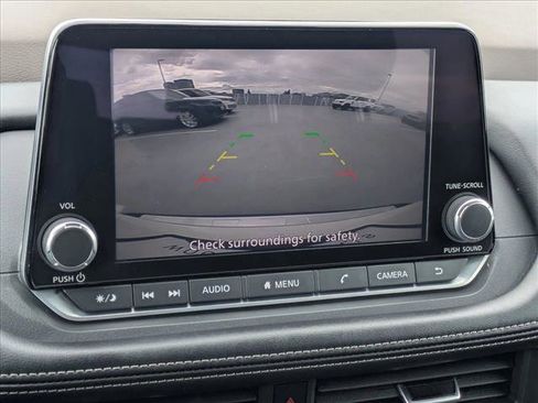 Used 2023 Nissan Rogue S FWD image 13