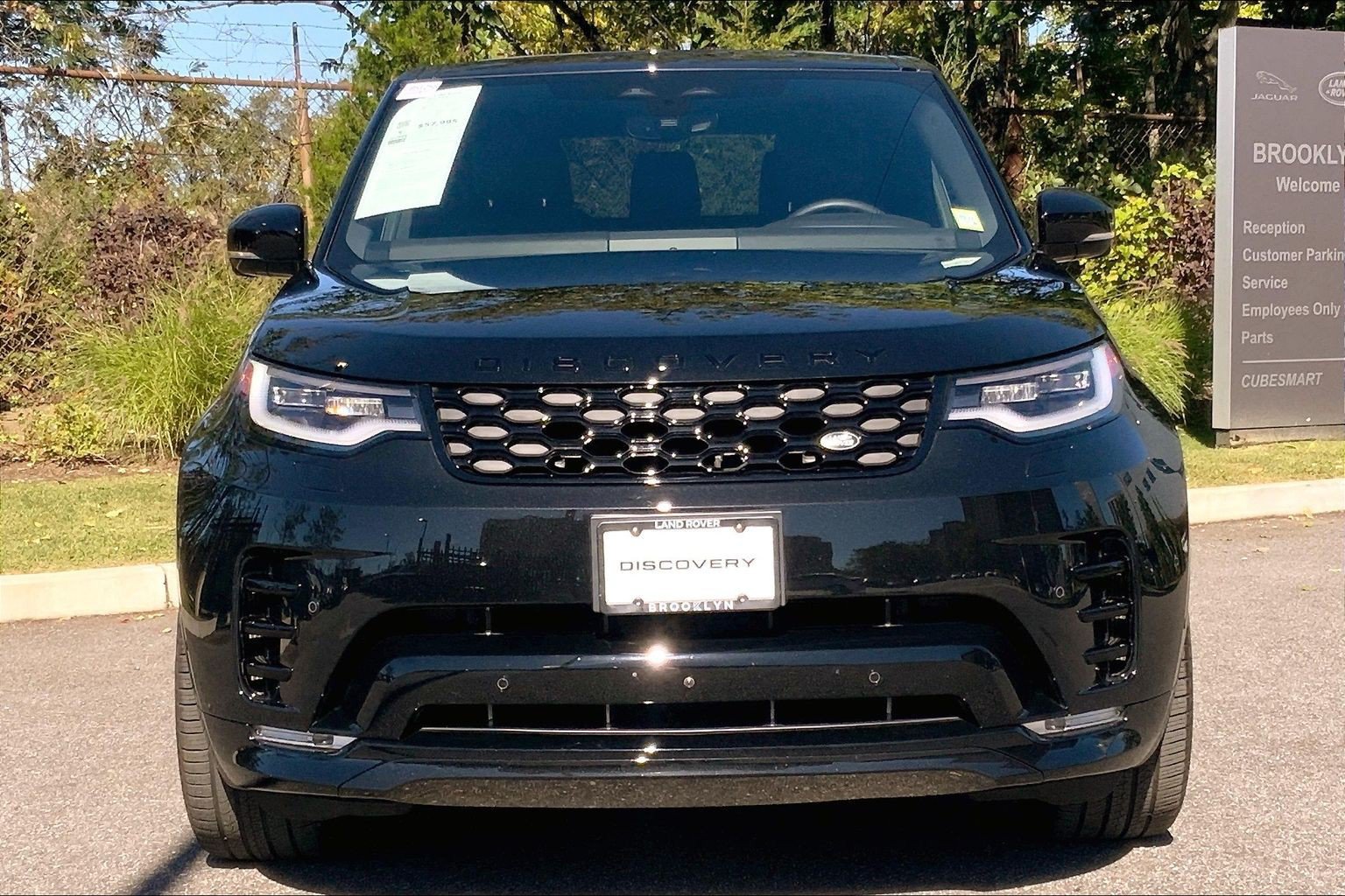Certified 2025 Land Rover Discovery Dynamic SE AWD/4WD image 3