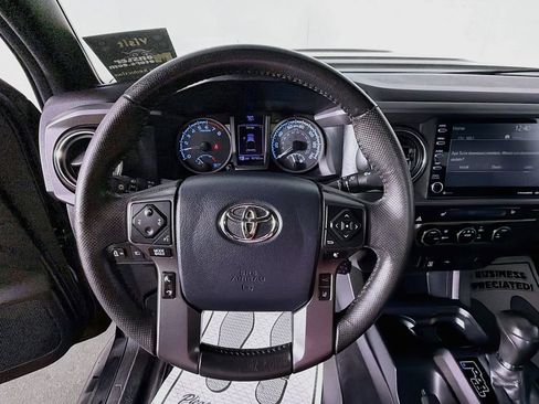 Used 2020 Toyota Tacoma TRD Sport AWD/4WD image 11