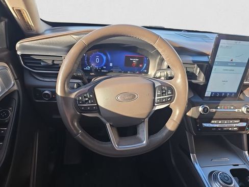 Used 2020 Ford Explorer Platinum w/ Premium Technology Package AWD/4WD image 12