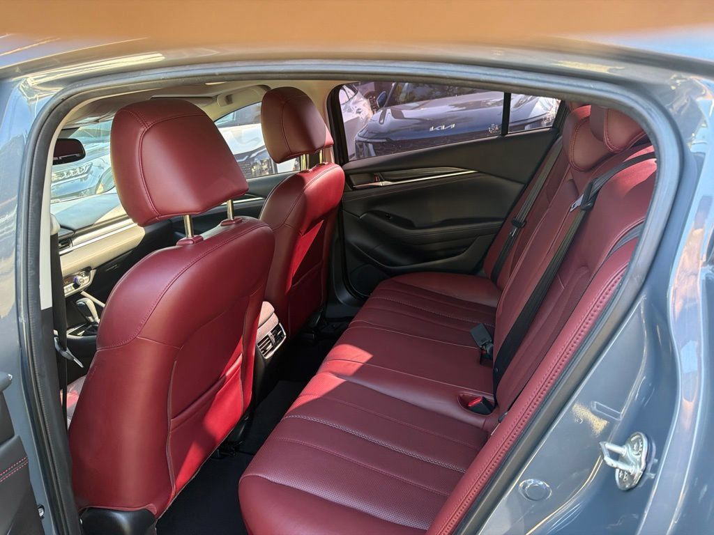 Used 2021 MAZDA MAZDA6 Carbon Edition FWD image 5