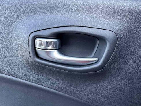 Used 2018 Jeep Compass Latitude w/ Popular Equipment Group image 40