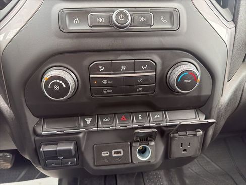 Used 2022 Chevrolet Silverado 2500 Custom w/ Custom Value Package image 15