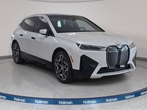 Certified 2024 BMW iX xDrive50 w/ Premium Package AWD/4WD image 4