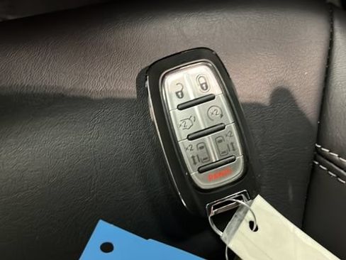 Used 2023 Chrysler Pacifica Touring-L w/ S Appearance Package AWD/4WD image 40