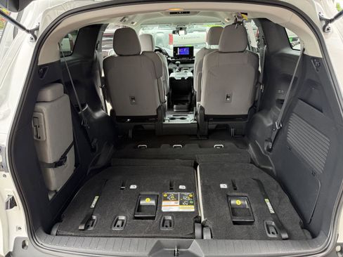Used 2025 Toyota Sienna LE FWD image 15