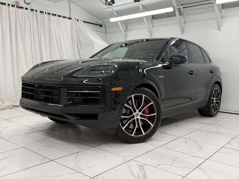 Certified 2026 Porsche Cayenne S AWD/4WD image 7