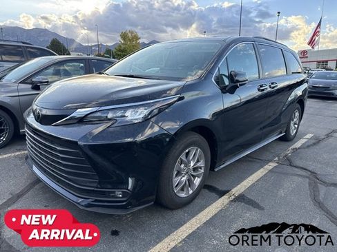 Used 2026 Toyota Sienna XLE FWD image 7