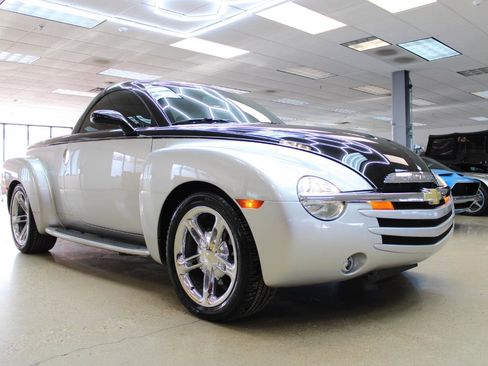 Used 2006 Chevrolet SSR w/ Preferred Equipment Group RWD image 14