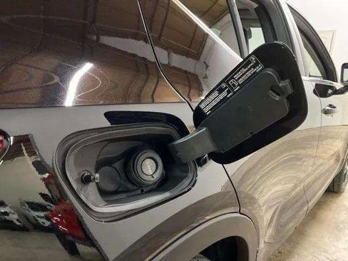 Used 2025 Volvo XC40 B5 Core image 97