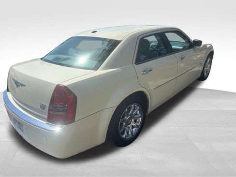 Used 2006 Chrysler 300 C w/ Navigation & Sound Group II RWD image 40