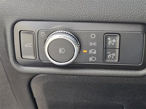 Used 2020 Ford Explorer XLT w/ Equipment Group 202A image 25