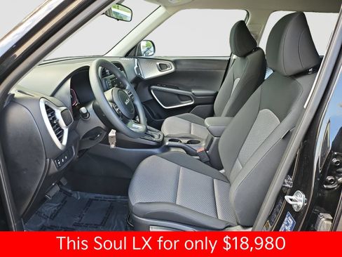 Used 2025 Kia Soul LX FWD image 22