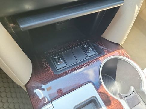 Used 2014 Toyota Camry XLE w/ Leather Package FWD image 22