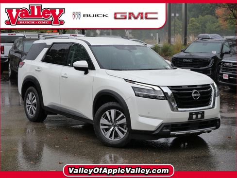 Used 2023 Nissan Pathfinder SL image 1
