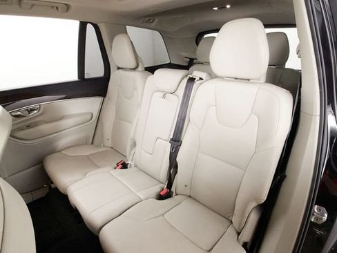 Used 2016 Volvo XC90 T6 Momentum w/ Momentum Plus Package AWD/4WD image 21