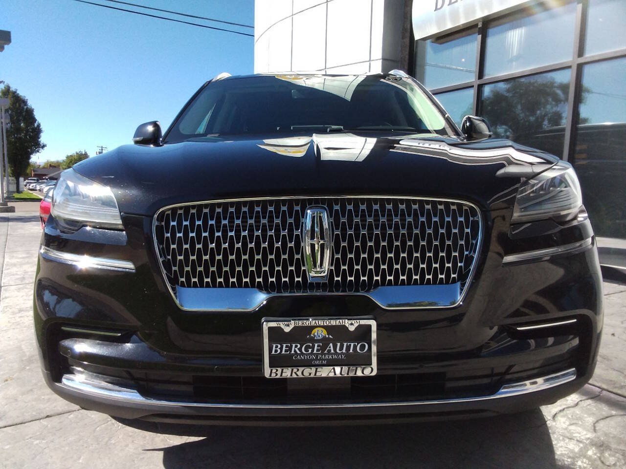 Used 2023 Lincoln Aviator AWD w/ Premium Package image 2