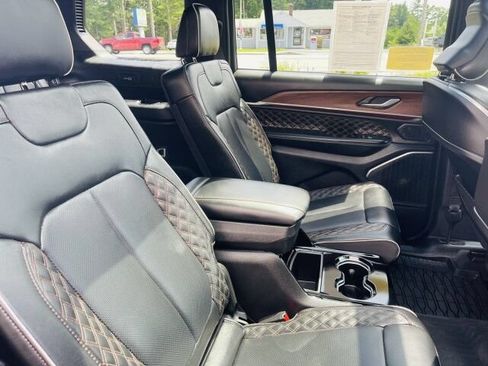 Used 2025 Jeep Grand Cherokee L Summit w/ Obsidian Package AWD/4WD image 15
