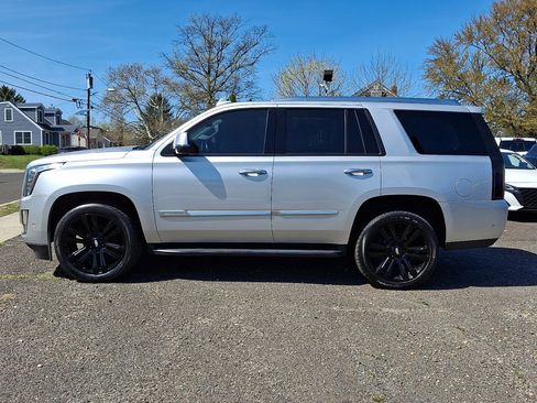 Used 2020 Cadillac Escalade Luxury AWD/4WD image 2