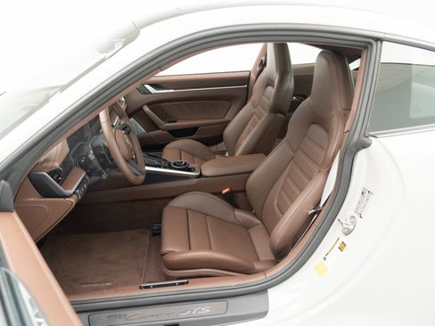 Certified 2025 Porsche 911 Carrera 4 GTS image 5