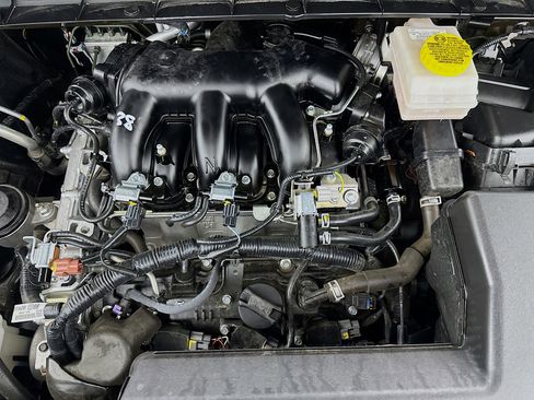 Used 2025 Nissan Pathfinder SL FWD image 38
