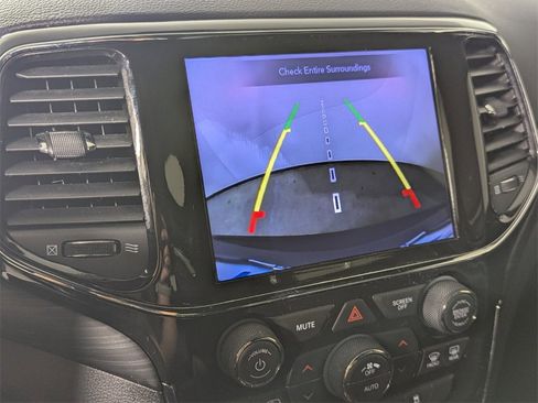 Used 2021 Jeep Grand Cherokee Laredo X image 21