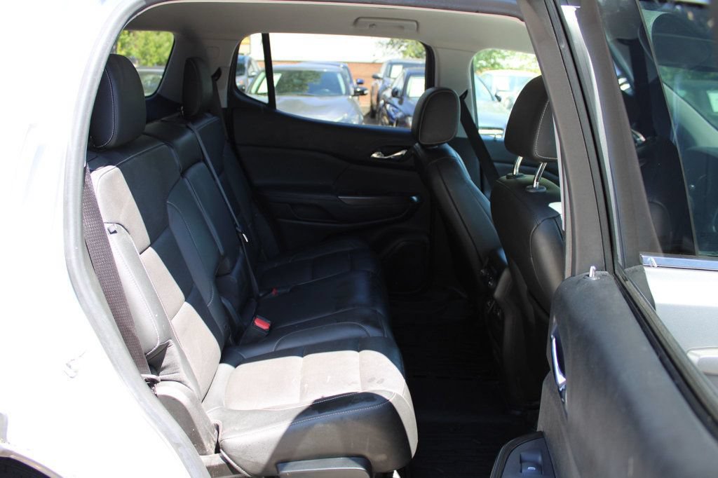 Used 2018 GMC Acadia SLT w/ LPO, Floor Liner Package FWD image 32