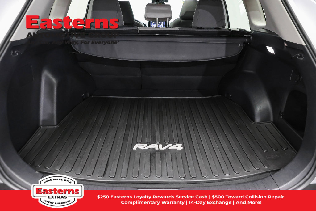 Used 2022 Toyota RAV4 XLE w/ Convenience Package AWD/4WD image 10