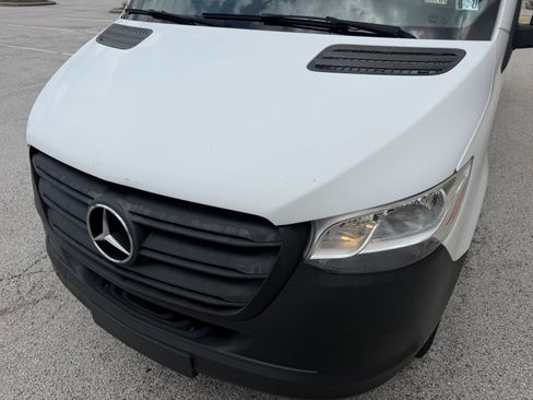 Used 2021 Mercedes-Benz Sprinter 2500 image 15