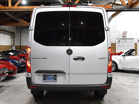 Used 2021 Mercedes-Benz Sprinter 2500 image 9
