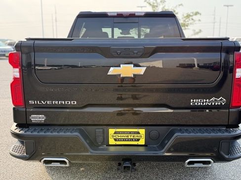Used 2022 Chevrolet Silverado 1500 High Country w/ Technology Package image 9
