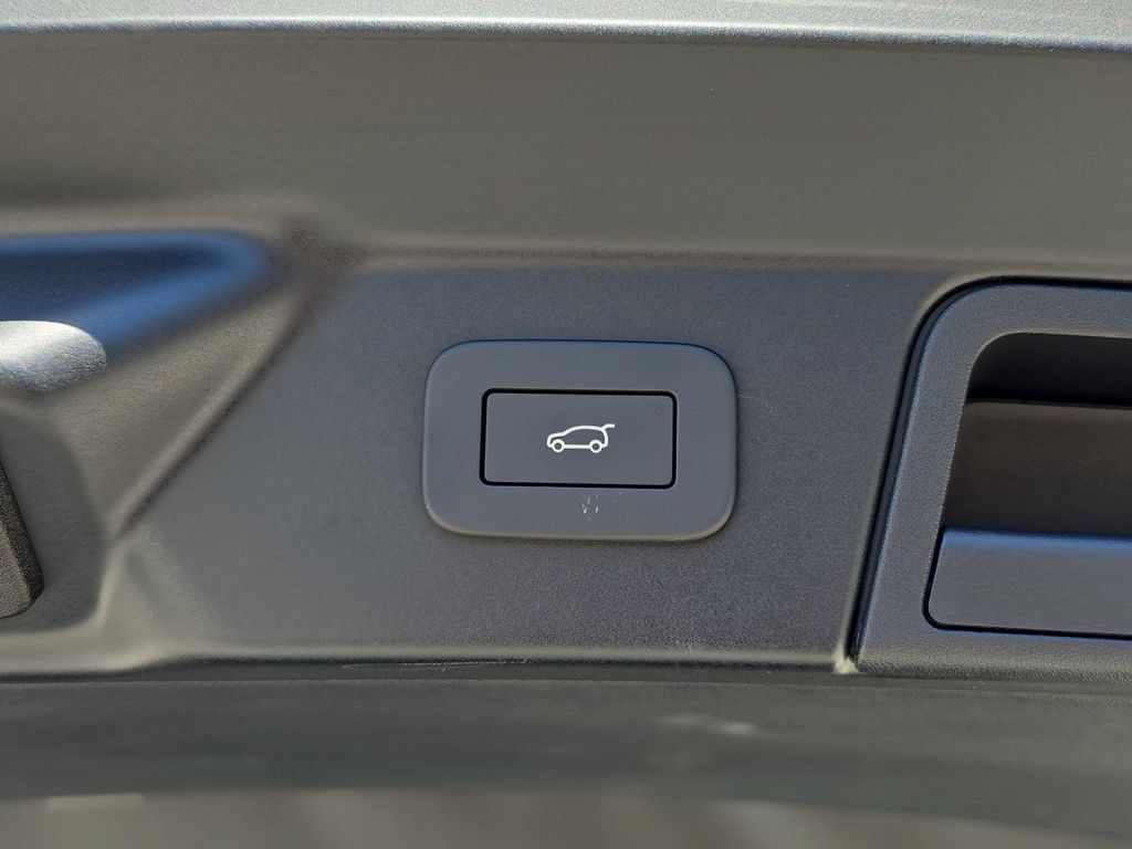 New 2026 Land Rover Range Rover Velar S AWD/4WD image 13