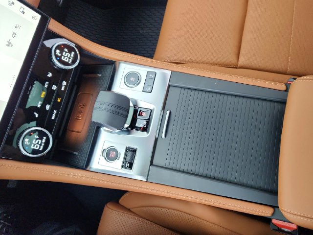 Certified 2026 Jaguar F-PACE R-Dynamic S AWD/4WD image 34