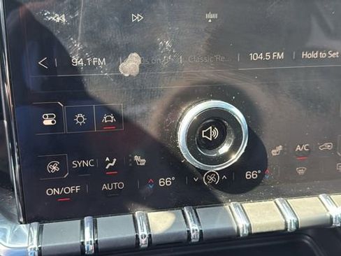 Used 2025 GMC Acadia Elevation FWD image 21