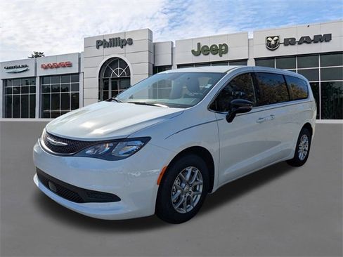 New 2026 Chrysler Voyager LX image 8