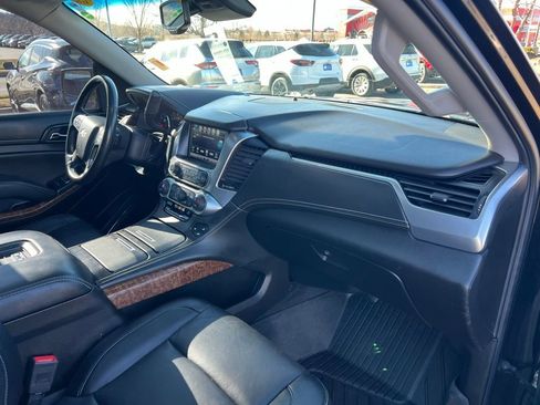 Used 2019 Chevrolet Suburban Premier image 32