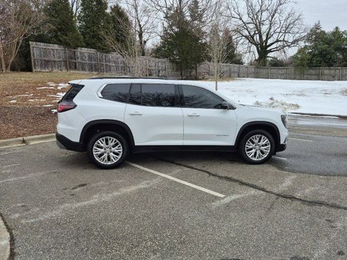 Used 2024 GMC Acadia Elevation w/ Luxury Package image 9