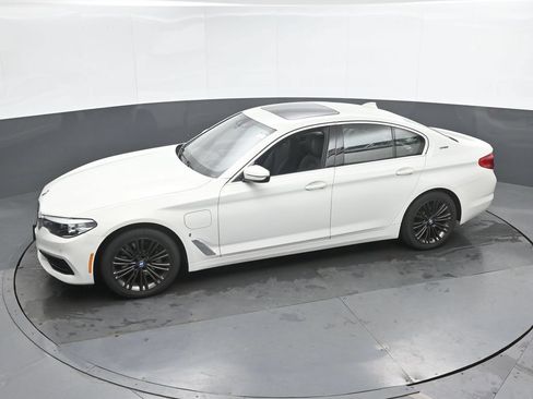Used 2019 BMW 530e xDrive w/ Convenience Package AWD/4WD image 39