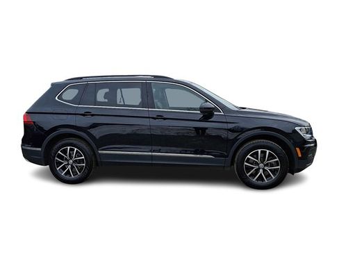 Used 2021 Volkswagen Tiguan SE w/ Panoramic Sunroof Package image 6