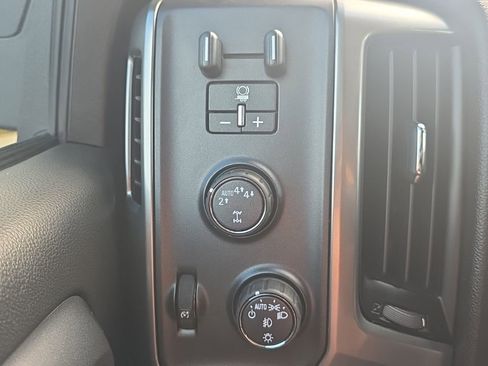 Used 2018 Chevrolet Silverado 1500 LT w/ All Star Edition AWD/4WD image 23