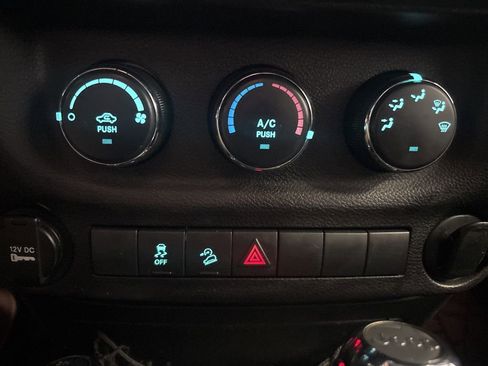 Used 2018 Jeep Wrangler Unlimited Sport w/ Connectivity Group image 20