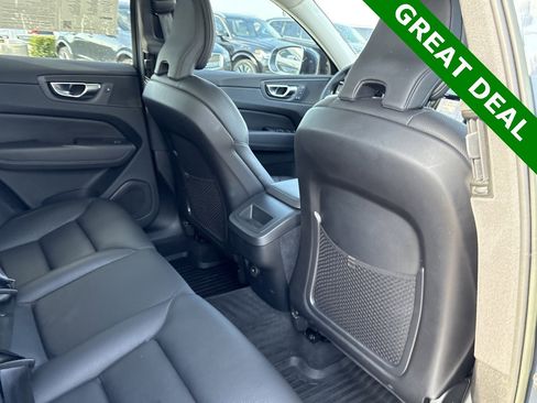 Used 2022 Volvo XC60 B5 Momentum w/ Protection Package Premier image 34