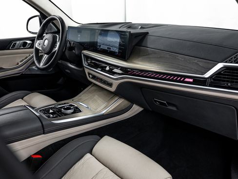 Used 2023 BMW X7 M60i w/ Executive Package image 8