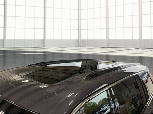 Used 2025 Jeep Grand Cherokee L Overland w/ Advanced Protech Group III image 11