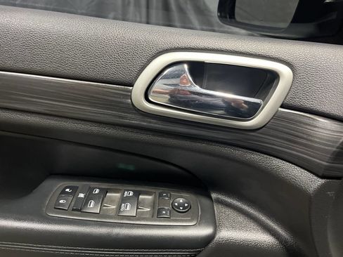 Used 2022 Jeep Grand Cherokee Laredo X image 16