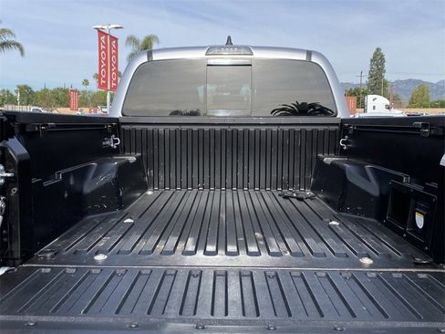 Certified 2022 Toyota Tacoma TRD Off-Road image 18