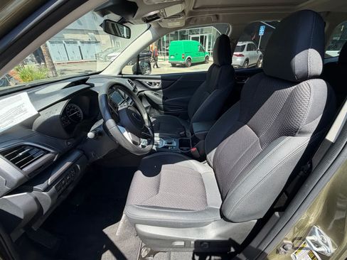 Used 2024 Subaru Forester Premium AWD/4WD image 6