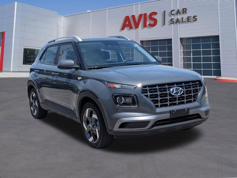 Used 2025 Hyundai Venue SEL FWD image 3