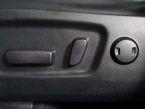 Used 2019 Toyota Highlander SE AWD/4WD image 30