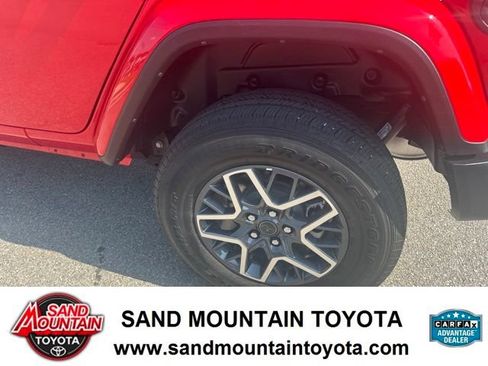 Used 2025 Jeep Wrangler Unlimited Sahara AWD/4WD image 10